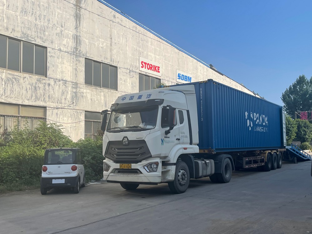 山东k8·凯发公司17台中大型双轮压路机出口英国伯明翰