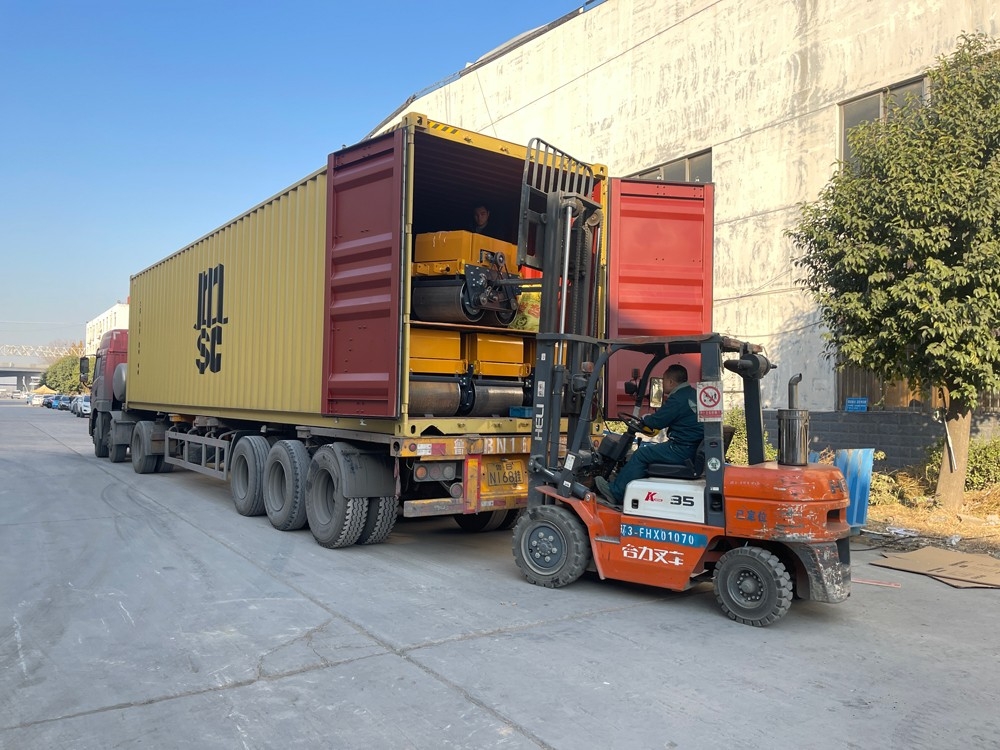 山东k8·凯发公司45台手扶双轮及座驾压路机出口墨西哥合众国墨西哥城